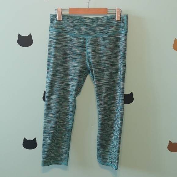 FABLETICS Leggings Capris Green Black Medium - Picture 1 of 4